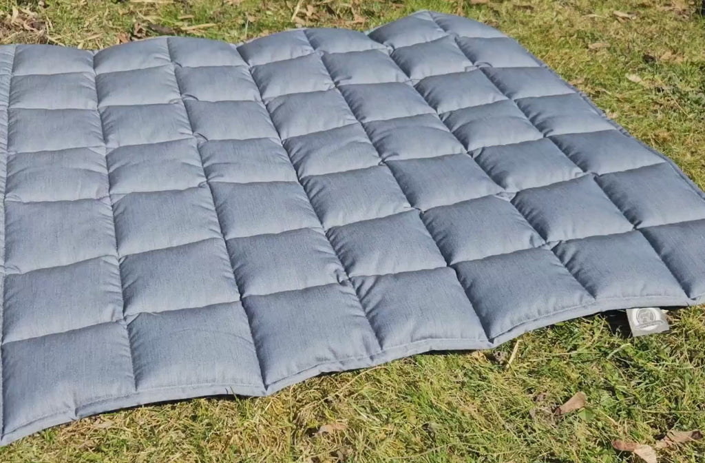 produktvideo-gepolsterte-hunde-steppdecke